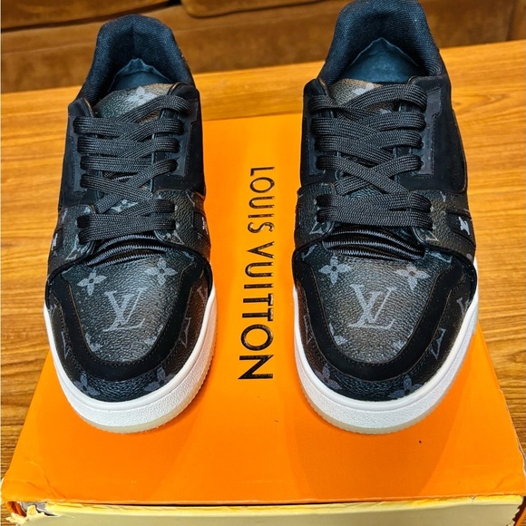 Louis Vuitton LV Trainers - Picture 3 of 7
